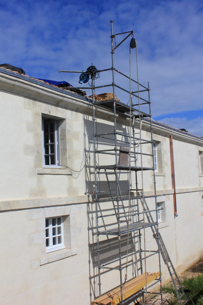 échafaudage sur la façade